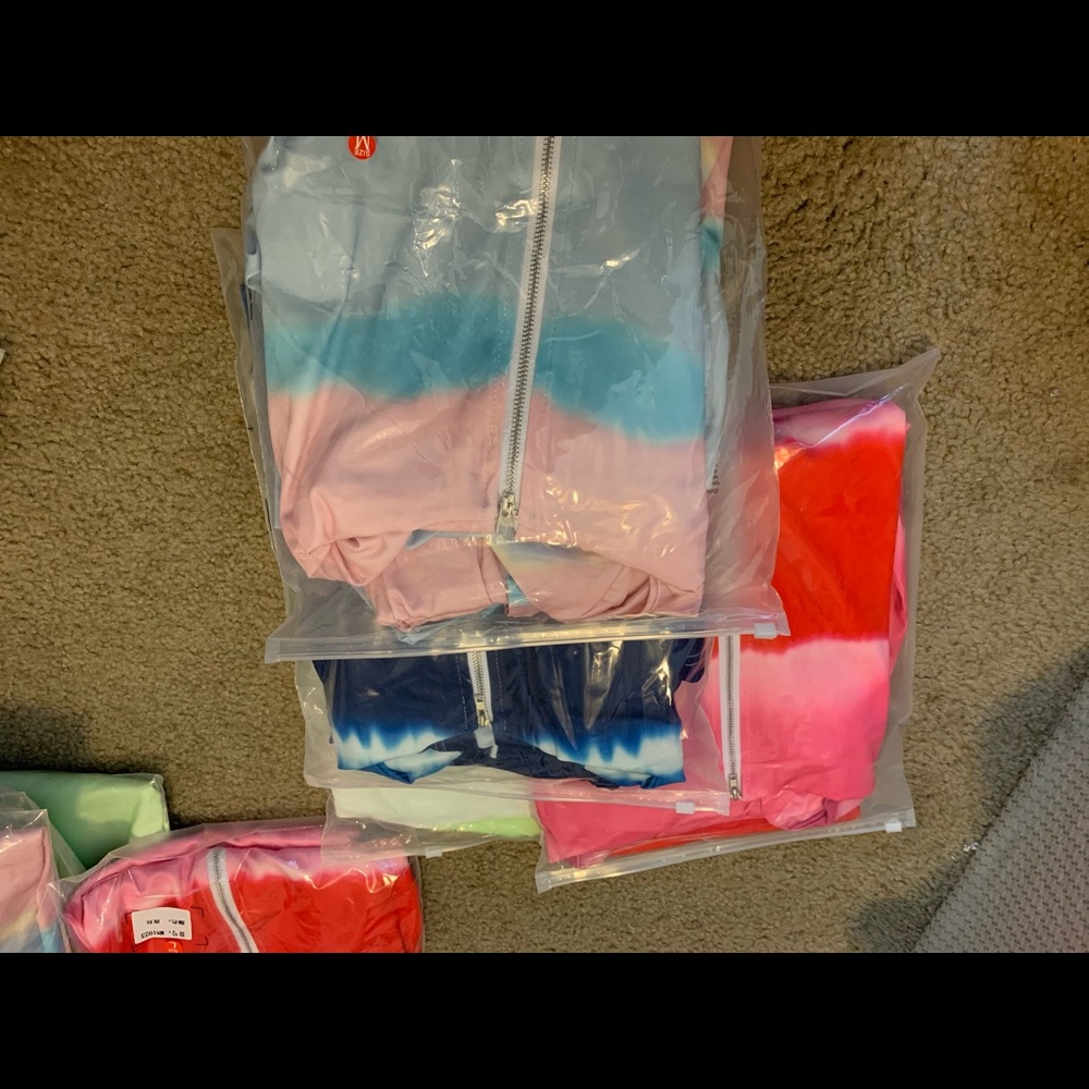 Tracksuits ๐๐๐๐๐ - Picture 3 of 5